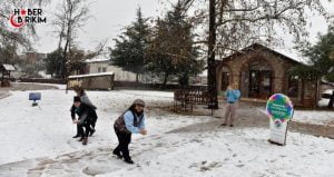 Kar yağışının çok nadir görüldüğü Antalya sabaha bembeyaz örtüyle uyandı.