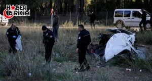 Antalya Korkuteli Kara Yolunda trafik kazası. Hurdaya dönen araçta 2