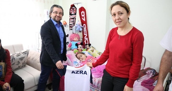 Kepez Belediyesi Spor Kulübü yönetici ve sporcuları, milyonda bir görülen
