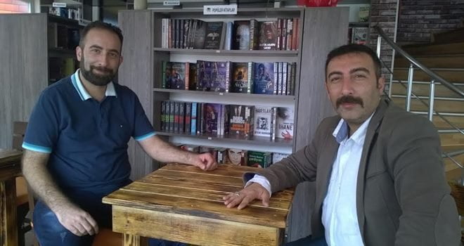 Antalya’da yeni konseptiyle hizmete açılan “Kitap Kafe” sahibi  Serdar Alp
