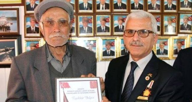 83 yaşındaki İsmail Sarıcan, Gaziler ve Şehit Aileleri Derneği’ne 2