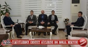 Antalya Ülkü Ocakları mensubu ortaöğretim öğrencileri emniyet güçlerine destek ve