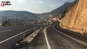 Karayolları 13’üncü Bölge Müdürlüğü’nce, Kaş-Kalkan arasındaki yolun 36 kilometresi, Kaş-Kasaba