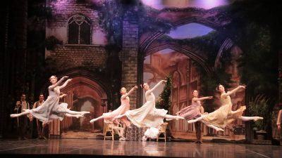 Ekim’de perdelerini açan Antalya Devlet Opera ve Balesi Kasım ayında