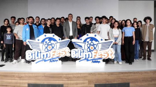 Çeşitli proje yarışmalarında yer alan öğrencilere sunulan desteklerin tanıtımını yapan